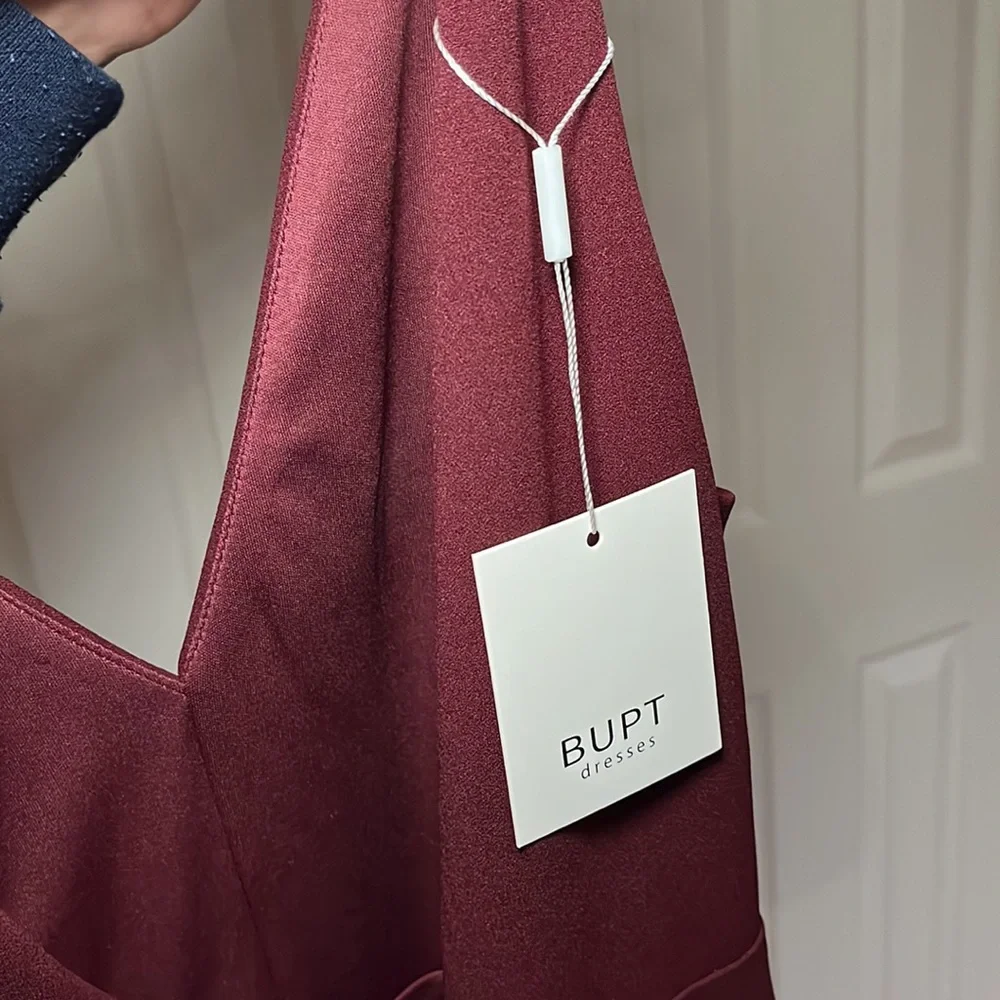 Burgundy gown - Picture 3 of 3